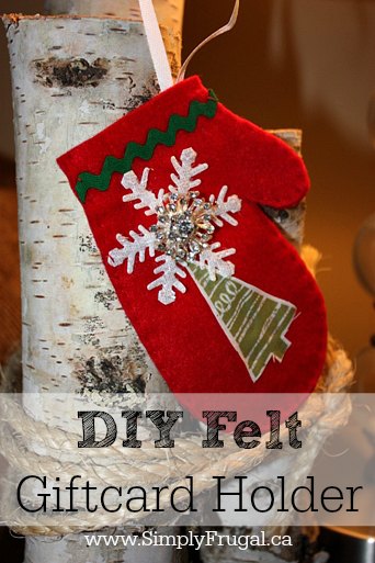 Create these felt mitten gift card holders to present your gift in a cute way.
