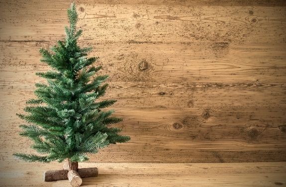 Christmas doesn't have to cost a lot to be memorable! Here is how to make the most of Christmas when you can't afford much.